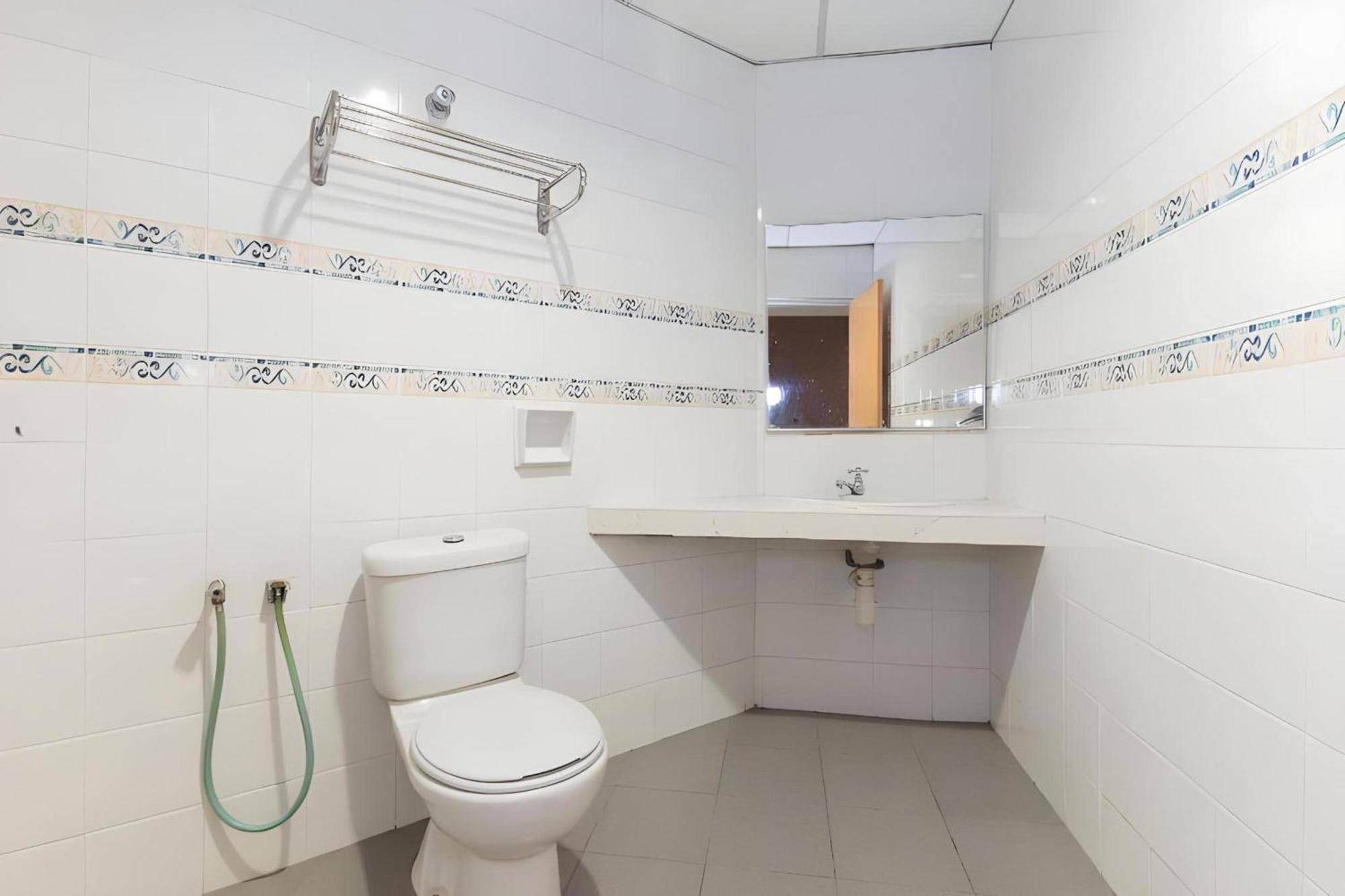 Super Oyo 447 Comfort Hotel Meru Klang Eksteriør billede