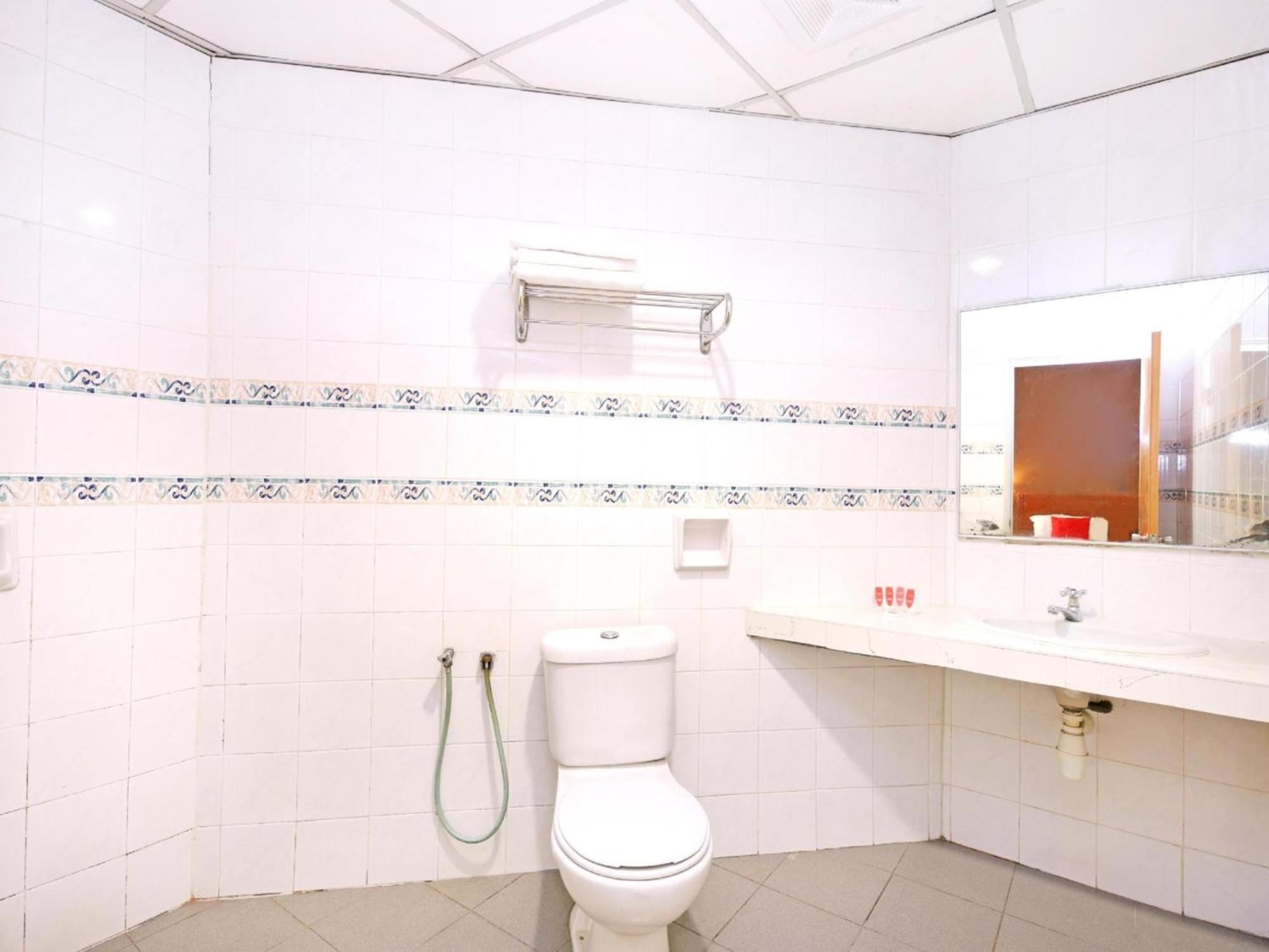 Super Oyo 447 Comfort Hotel Meru Klang Eksteriør billede