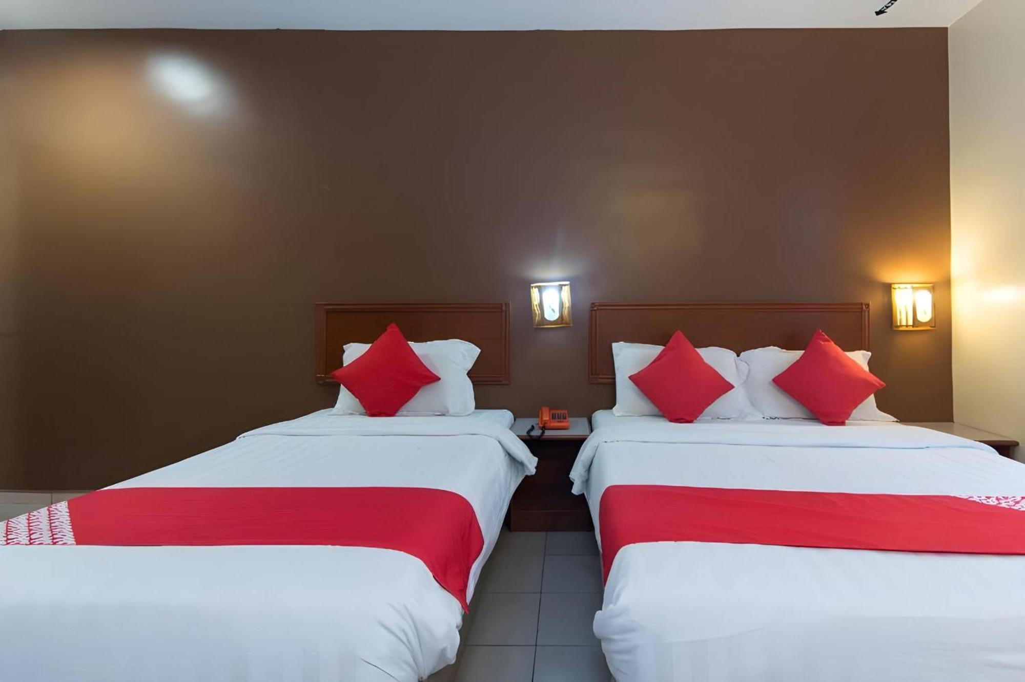 Super Oyo 447 Comfort Hotel Meru Klang Eksteriør billede