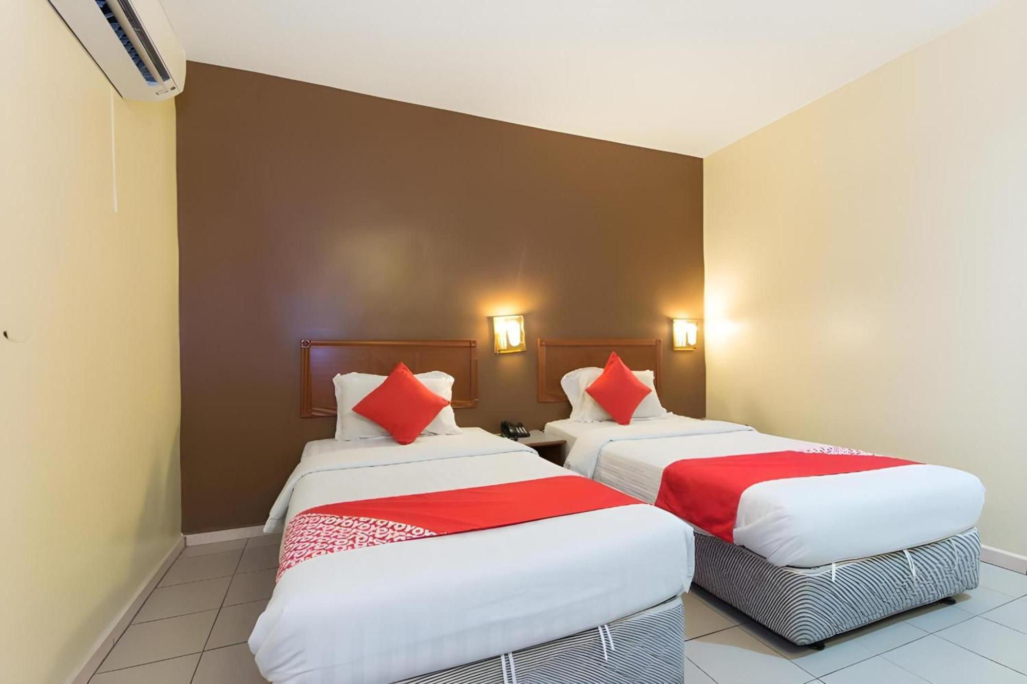 Super Oyo 447 Comfort Hotel Meru Klang Eksteriør billede