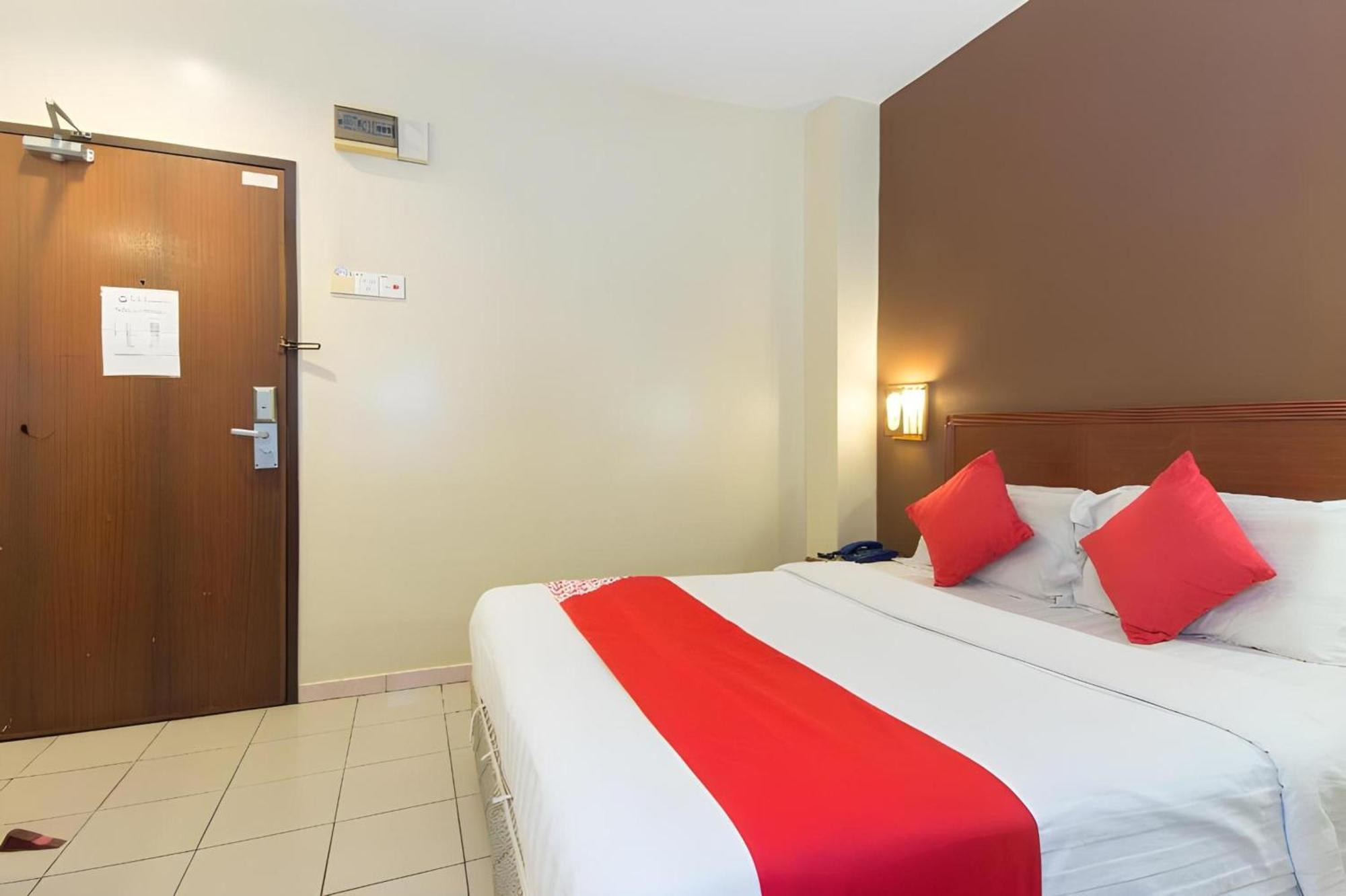 Super Oyo 447 Comfort Hotel Meru Klang Eksteriør billede