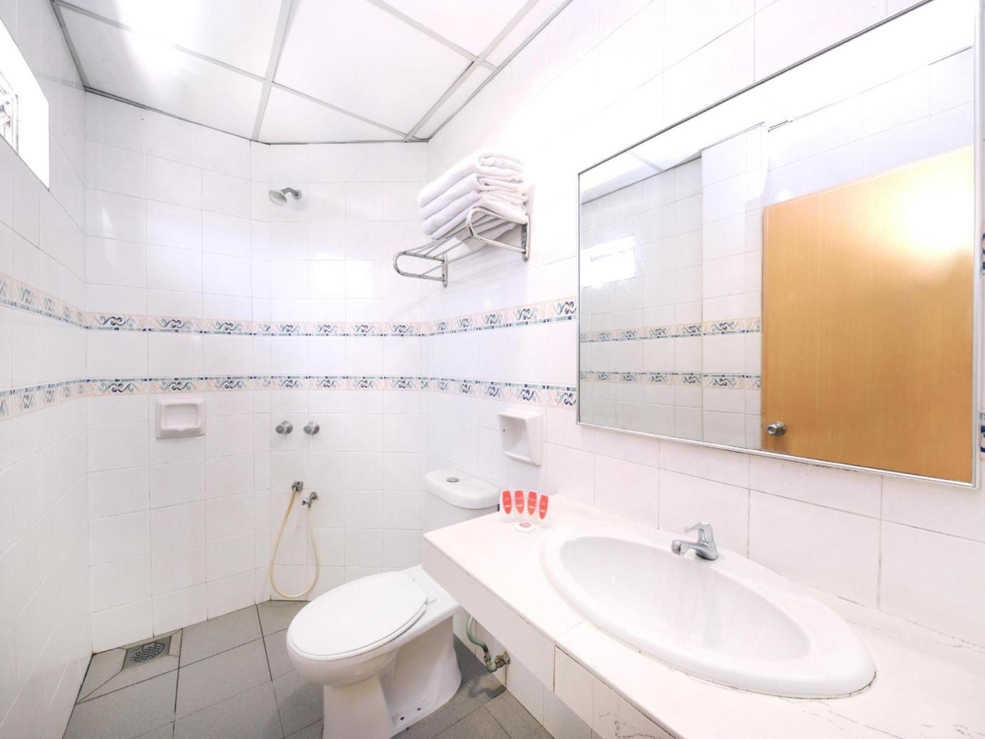 Super Oyo 447 Comfort Hotel Meru Klang Eksteriør billede