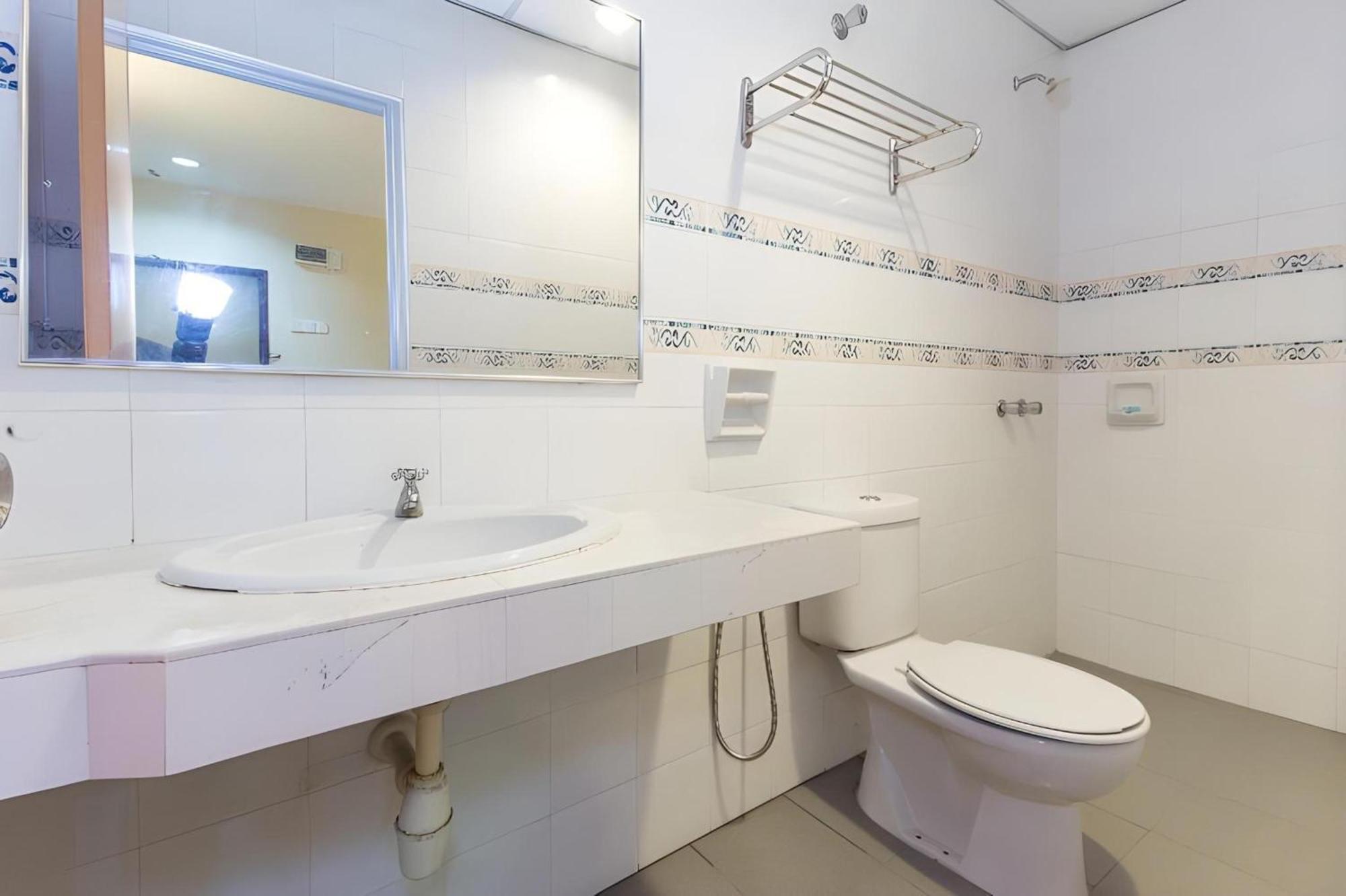 Super Oyo 447 Comfort Hotel Meru Klang Eksteriør billede