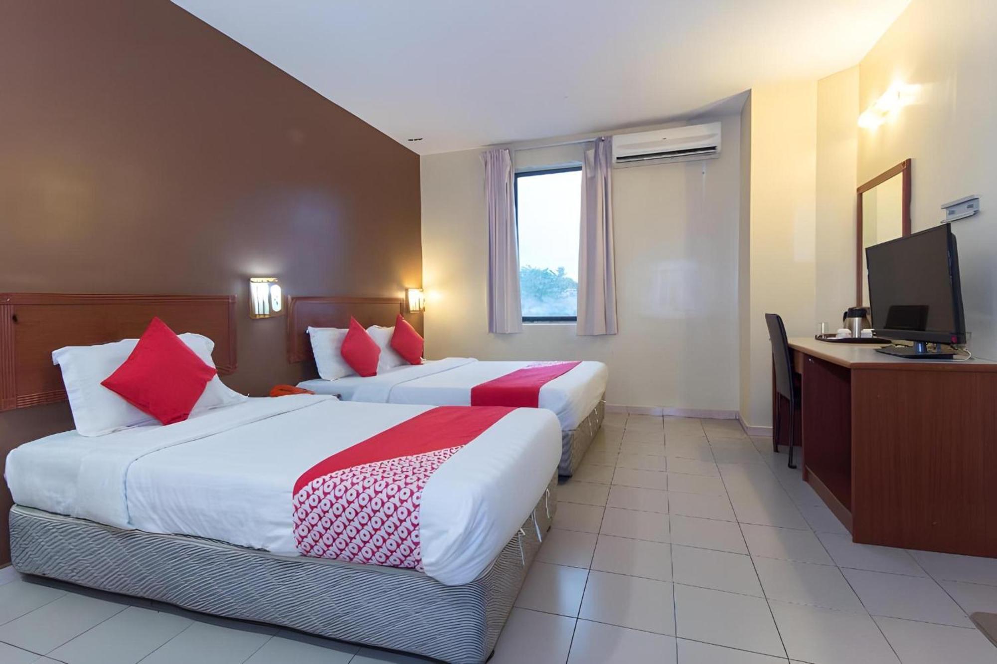 Super Oyo 447 Comfort Hotel Meru Klang Eksteriør billede