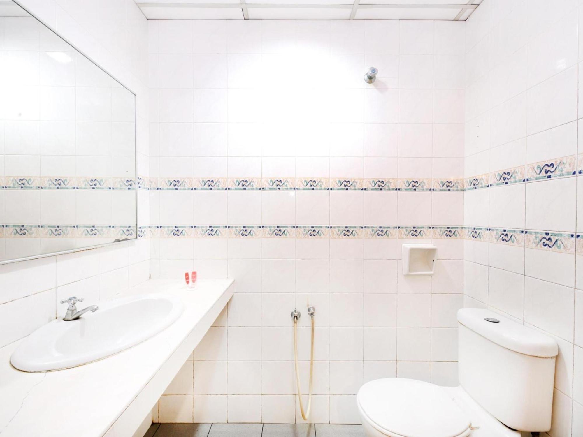 Super Oyo 447 Comfort Hotel Meru Klang Eksteriør billede