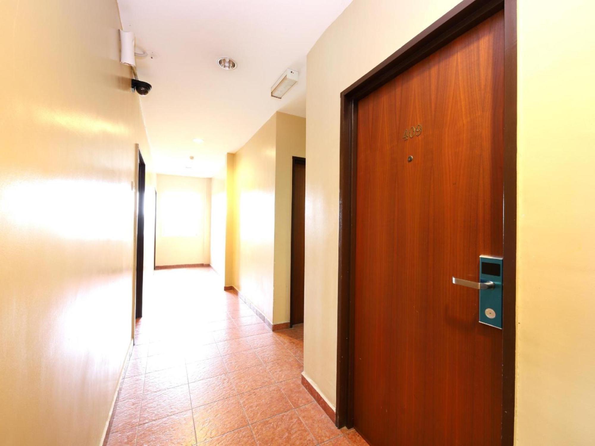 Super Oyo 447 Comfort Hotel Meru Klang Eksteriør billede