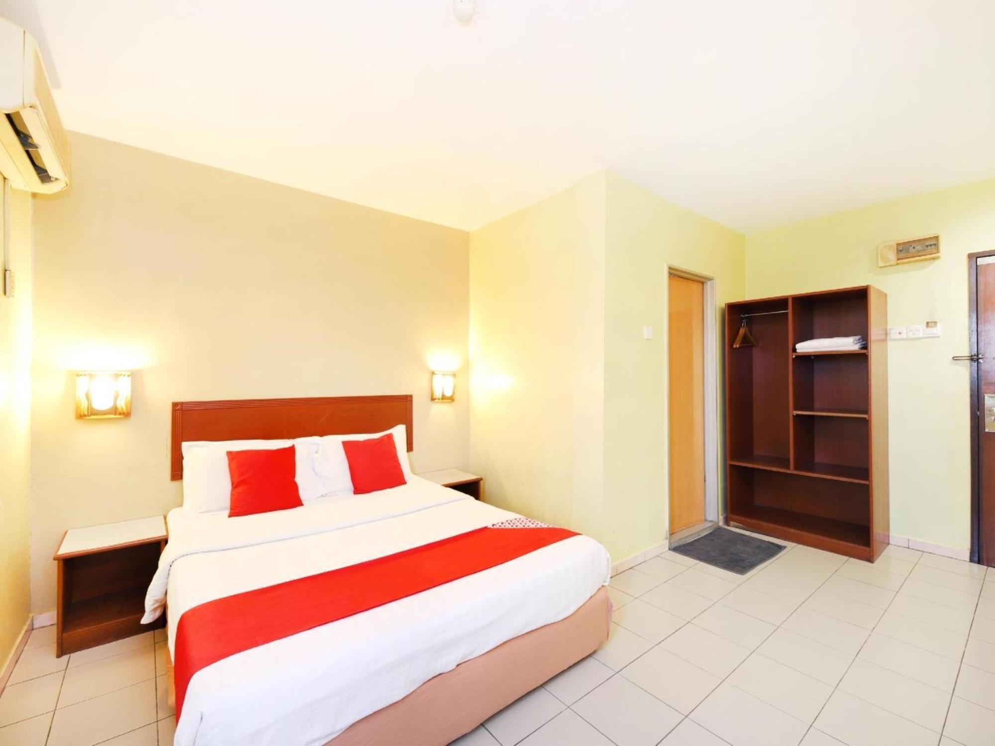 Super Oyo 447 Comfort Hotel Meru Klang Eksteriør billede
