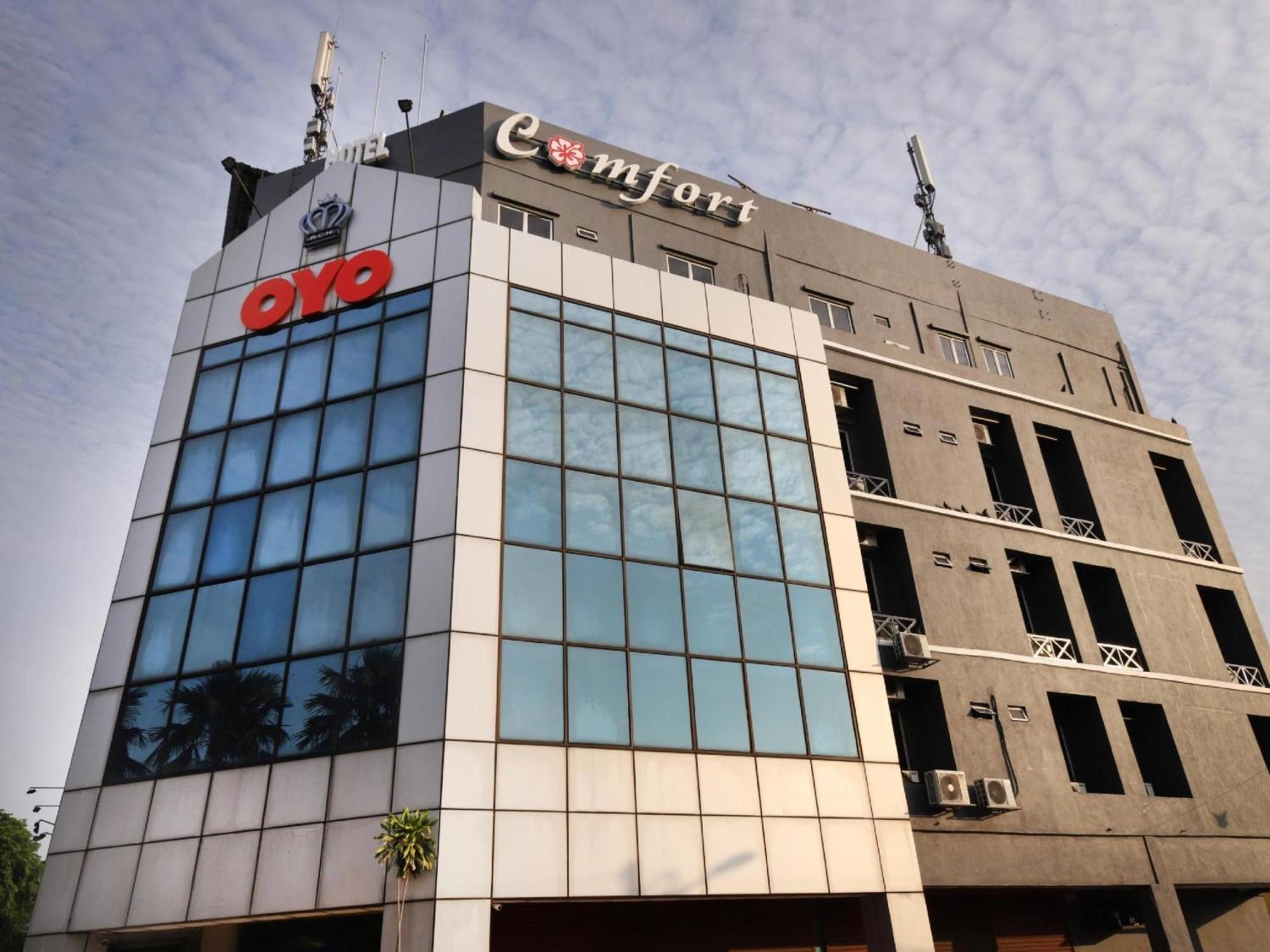Super Oyo 447 Comfort Hotel Meru Klang Eksteriør billede